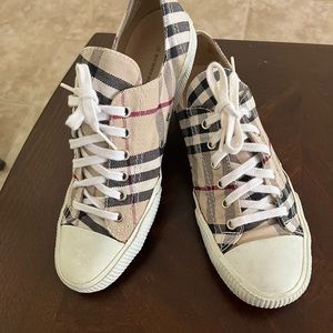 Authentic Burberry sneakers 39